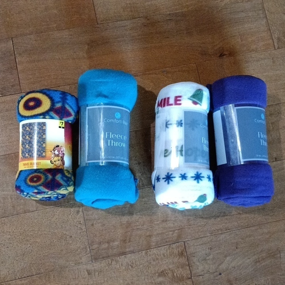 Lot of 4 Travel throw blankets. (G)​​​​​​